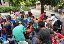 Koramil Bojong Salurkan Air Bersih untuk Warga Mekarsari Pandeglang