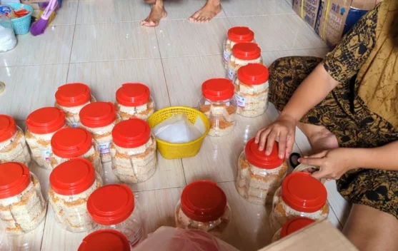 Produksi Kue Gipang Melonjak saat Ramadan