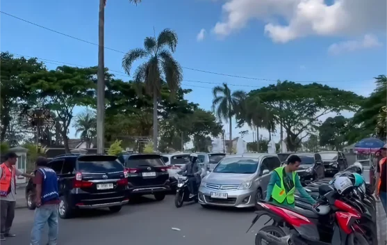 Dishub Awasi Ketat Tarif Parkir di Pasar Jedogan dan Royal Baroe
