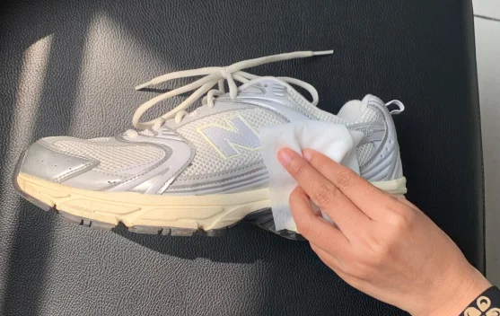 6 Cara Merawat Sepatu Agar Tetap Awet