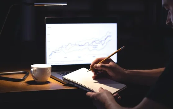 Investor Pemula Wajib Sisihkan Uang untuk Investasi