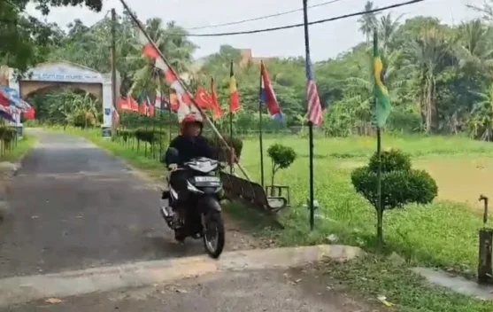 Warga Cilegon Meriahkan Piala Dunia dengan Pasang Bendera Peserta