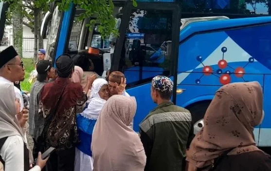 Isak Haru Warnai Kepulangan Jemaah Haji Pandeglang