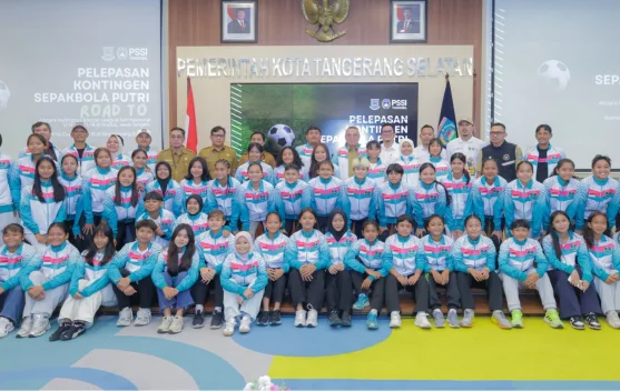 Wali Kota Tangsel Lepas Kontingen Sepak Bola Putri ke Swedia