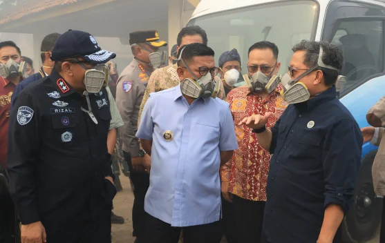 Pemadaman Kebakaran di TPA Jatiwaringin Dipastikan Terus Dilakukan