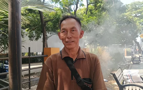 Merah Putih Berkibar, Pedagang Bendera Bertaruh Rezeki di Musim Kemerdekaan