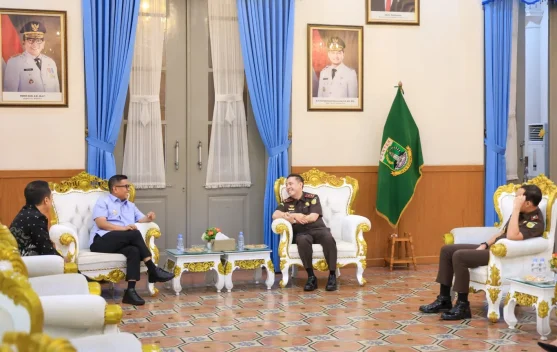 Silaturahmi Bareng Kajati, Gubernur Banten Andra Soni Bicara Program Pembangunan