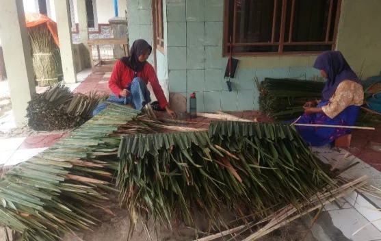 UMKM Atap Daun Sagu Aji Harap Bantuan Modal Pemerintah
