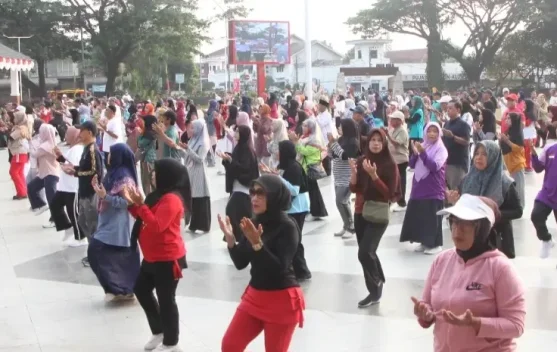 Jaga Fisik Calon Haji 2027, Pemkab Lebak Gelar Senam Sehat di Alun-Alun