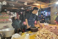 Harga Ayam di Pasar Rau Bertahan Rp40 Ribu per Kilogram