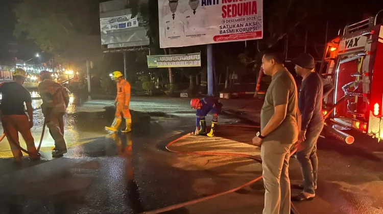 Bupati Karimun Gerak Cepat Instruksikan Bersihkan Jalan Berpasir