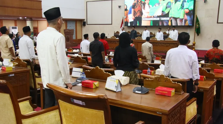 Rapat Paripurna DPRD Batam Tunda Laporan Pansus Ranperda Adminduk