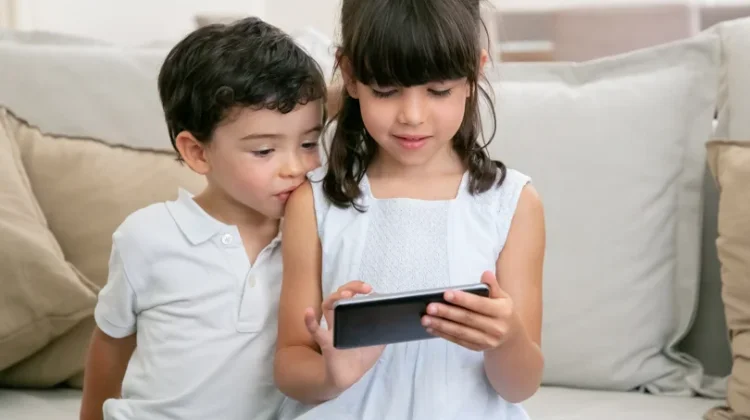 Batasi Screen Time Anak Dua Tahun