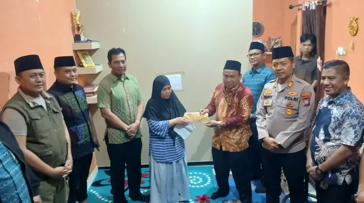 BAZNAS Batam Berikan Santunan Keluarga Korban Ojek Online