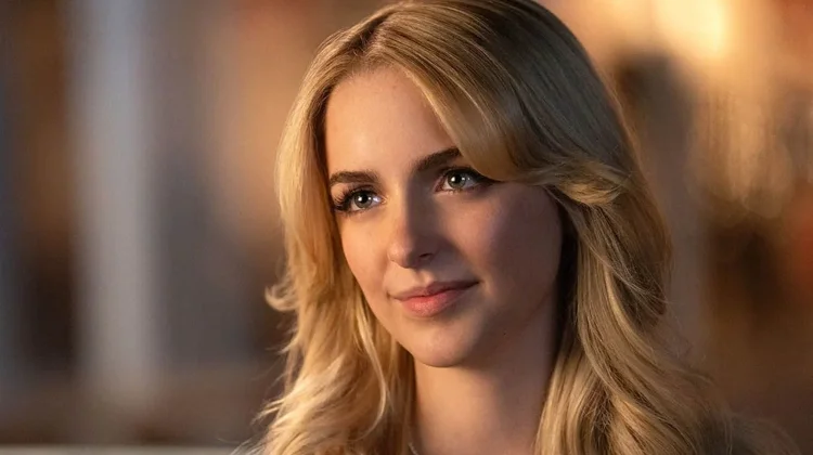 McKenna Grace Jadi Daphne di Live-Action