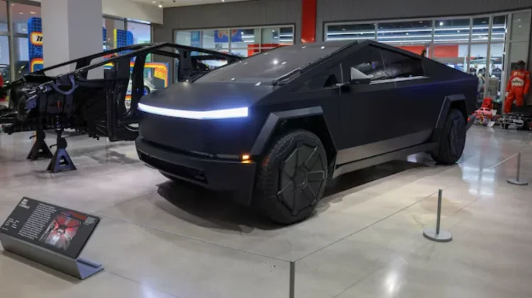 Tesla Turunkan Harga Cybertruck dan Cyberbeast