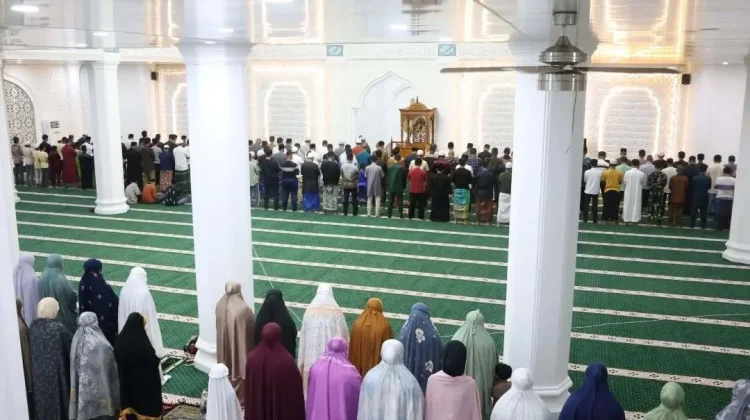 Masjid Bintang Amin Angkasa Resmi Digunakan Tarawih