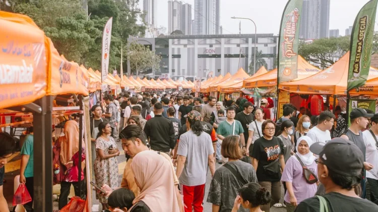 Bazar Ramadan Malaysia Ramai meski Harga Naik