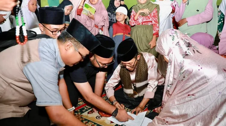 Safari Ramadan di Batuaji, Amsakar Serahkan Bantuan Rp115 Juta untuk Pembangunan