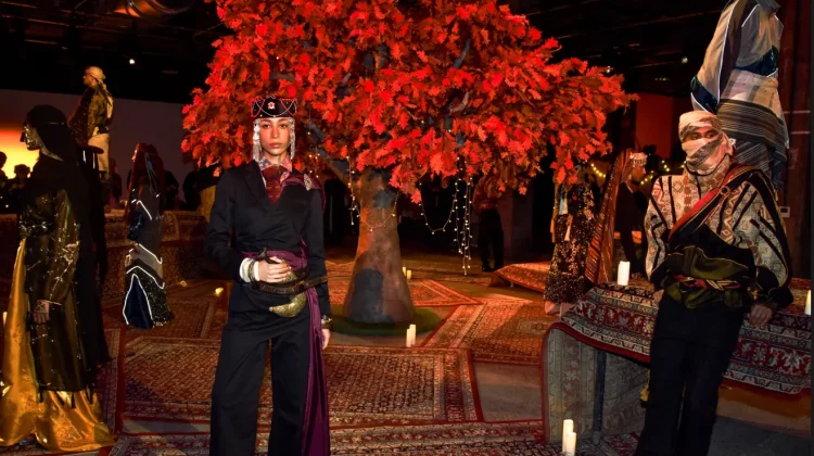 Ramadan: Desainer Inggris-Yaman Hadirkan Momen Berbuka di London Fashion Week