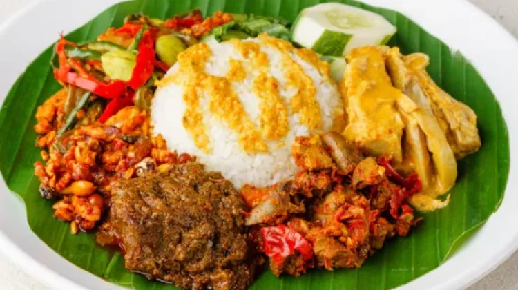 Dunia di Atas Piring, Makanan Lebih dari Kekayaan