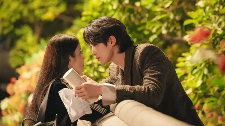 IU dan Byeon Woo Seok Bintangi Drama Perfect Crown