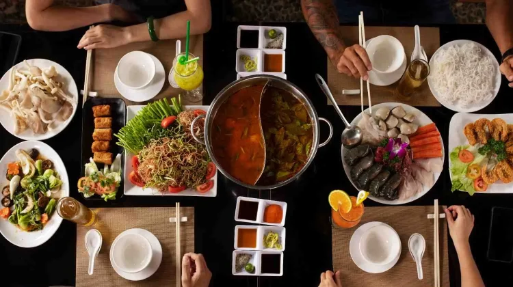 Waspadai Gangguan Lambung Saat Berbuka AYCE