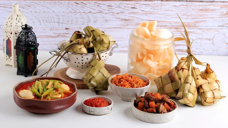 Tips Makan Sehat saat Merayakan Lebaran.