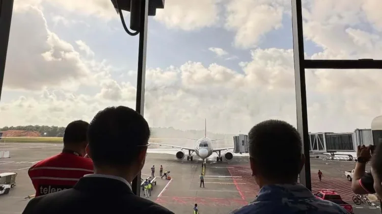 Lanud Hang Nadim Sambut Penerbangan Perdana AirAsia Batam