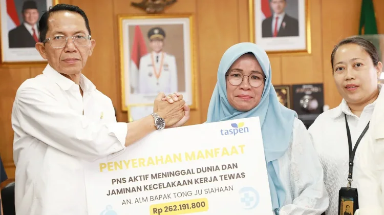 Ahli Waris Petugas Damkar Batam Terima Santunan Taspen Rp262 Juta