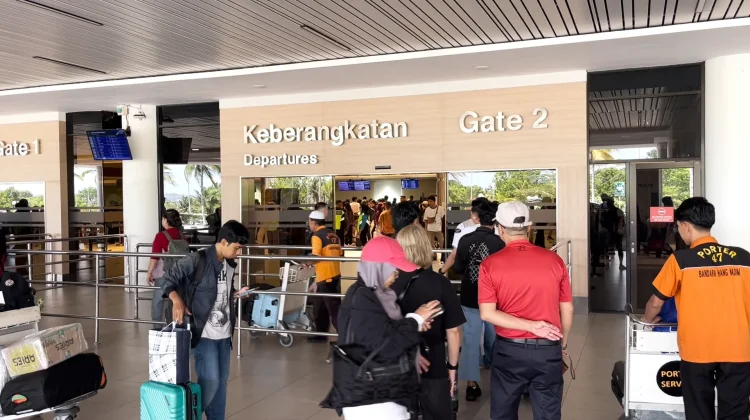 Bandara Hang Nadim Batam Prioritaskan Antrian Lansia dan Balita saat Mudik