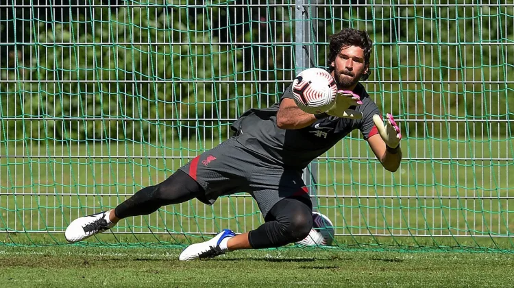 Liverpool Tegaskan Alisson Tetap Bertahan Musim Depan