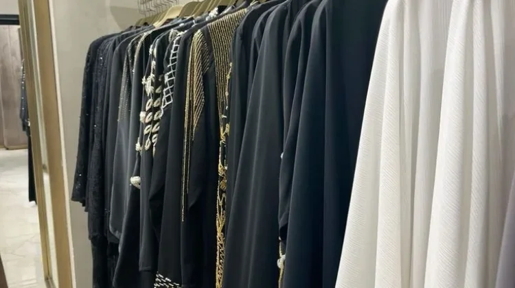 Nuansa Lembut dan Hangat Trend Warna Baju Lebaran 202