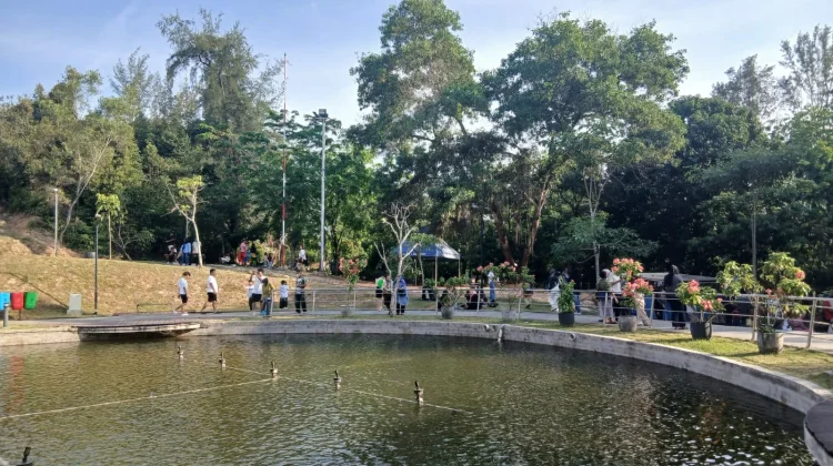 Libur Lebaran, Warga Batam Padati Taman Rusa Sekupang