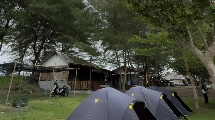 Serunya Camping di Laguna Pantai Glagah Yogyakarta