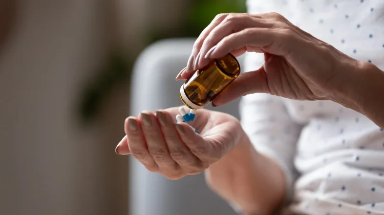 Minum Obat Pakai Air Putih atau Tidak
