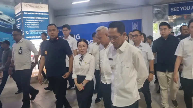 Amsakar – Li Claudia Sidak ke Pelabuhan Batam Center pasca Dugaan pungli ke WNA