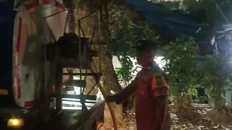 Tanpa Jeda, Polsek Batu Ampar Kembali Distribusikan Air Bersih