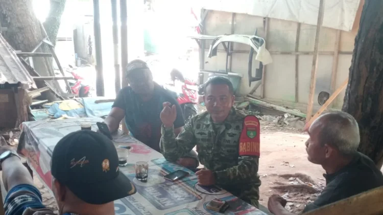 Babinsa Lubuk Baja Imbau Warga Batam Tingkatkan Kewaspadaan Keamanan dan Kebakar