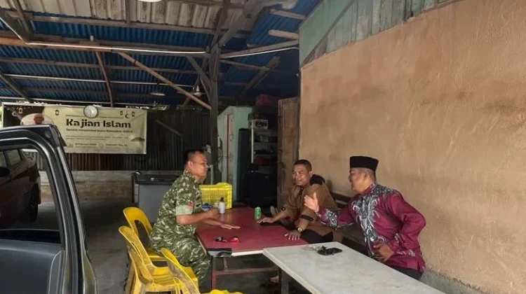 Babinsa Bukit Tempayan Manfaatkan Lebaran Perkuat Kewaspaan Warga Batam