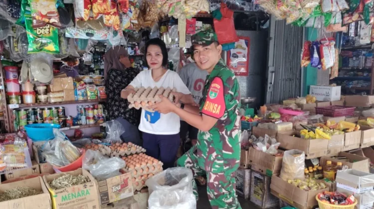 Babinsa Nongsa Minta Warga Laporkan Jika Ada Kegiatan Mencurigakan