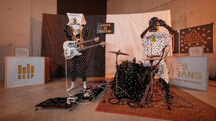 Angine de Poitrine Tawarkan Math Rock Mikrotonal