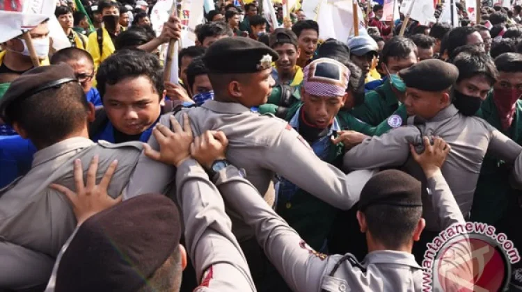 [Hoaks] Video Aksi Demo menuju DPR untuk Bubarkan MBG