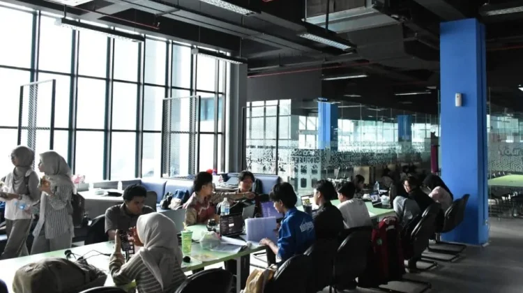 Workspace Modern Polibatam Dukung Pembelajaran Kolaboratif Mahasiswa Aktif