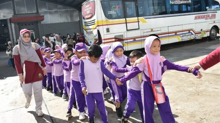 Kunjungan Edukatif TK Pelita Ilmu di Polibatam