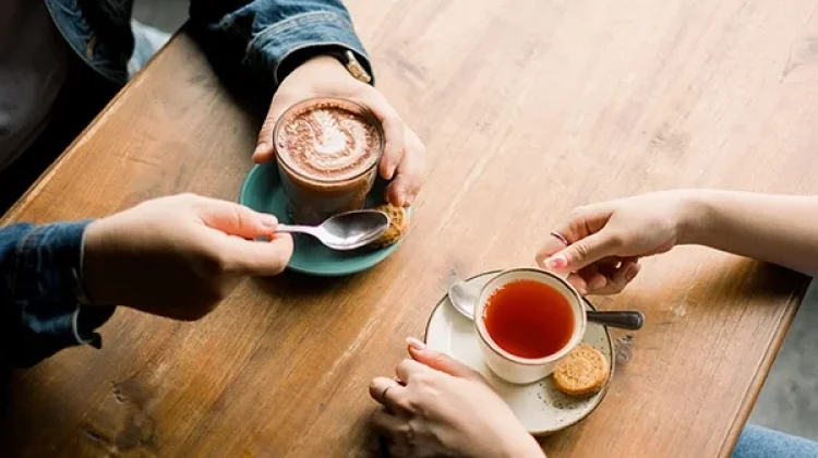 Dampak Minum Teh dan Kopi sebelum Tidur