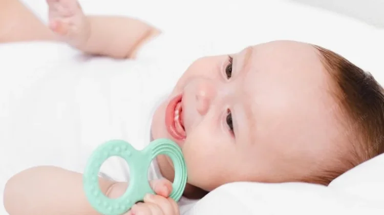 Cara Aman Membersihkan Teether Bayi agar Bebas Kuman dan Tetap Higienis