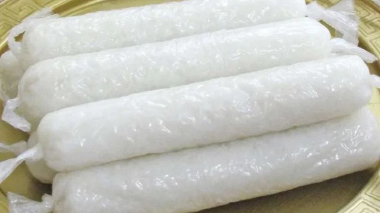Waspada Bahaya Kesehatan di Balik Lontong Plastik yang Menggiurkan