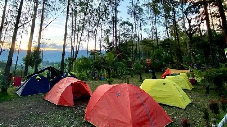 Camping dan Wisata Alam Jadi Hobi Kekinian