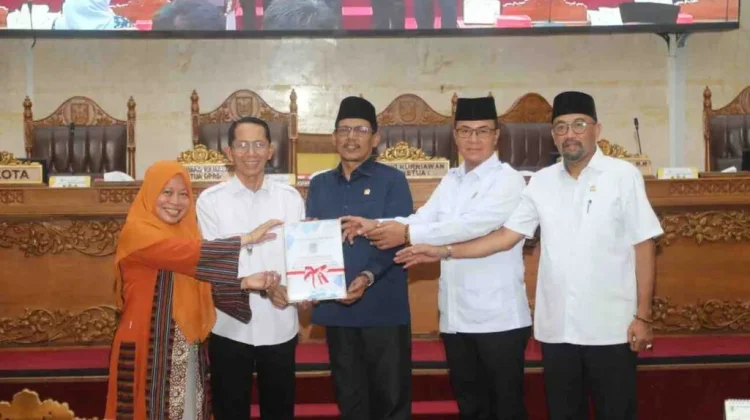 Paripurna DPRD Batam Bahas Revisi Perda Sampah